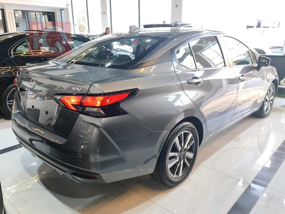 نيسان فيرسا